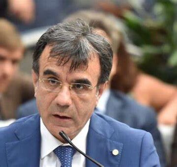 Assessore  Santagada: Napoli città cardio-protetta: saranno installati nelle principali piazze cittadine defibrillatori automatici esterni