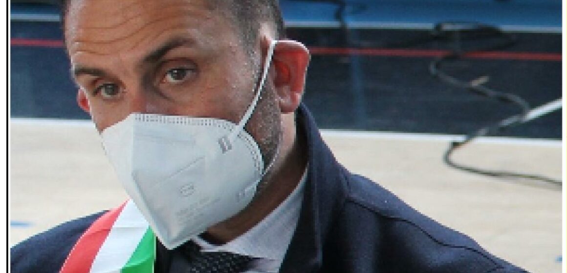 fiengo Cercola. Crisi di governo, il sindaco Fiengo evaporato. “Intrappolato” dai dinosauri