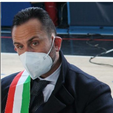 Cercola.  Crisi di governo, il sindaco Fiengo evaporato.  “Intrappolato” dai dinosauri