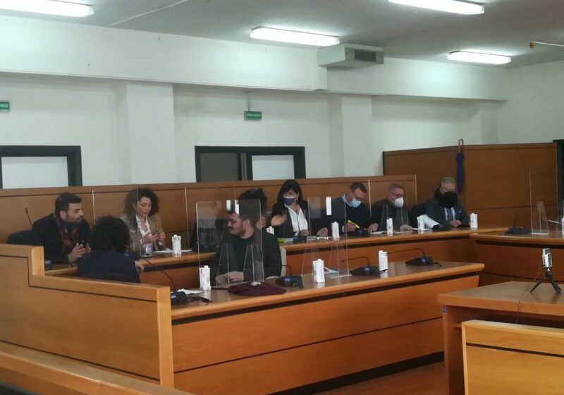 opposizione consiglio comunale colla Volla. Schiaffeggiati il sindaco Di Costanzo ed il consigliere comunale Ricciardi, shock all’assise cittadina