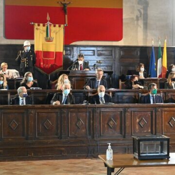 Napoli.  Lotta alla camorra e iniziative per la sicurezza urbana e PNRR: si discuterà il 30 marzo in consiglio comunale