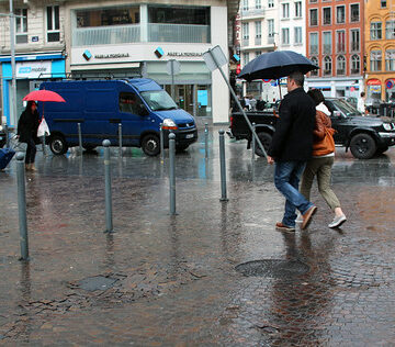 Area vesuviana, allerta meteo arancione dalle ore 06:00 del  14 febbraio.  Temporali intensi e vento forte con possibili raffiche