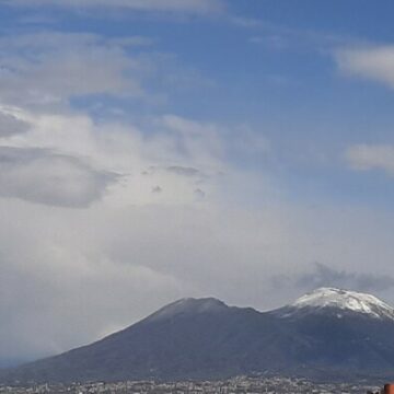neve vesuvio Ed ancora neve sul Vesuvio . Allerta meteo gialla in Campania fino alle 14 di domani