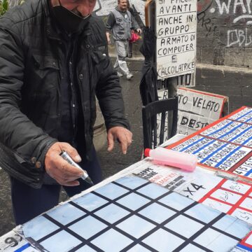 Napoli. Tra i vicoletti del centro storico spunta Giuseppe Polone e i suoi Quadri Magici