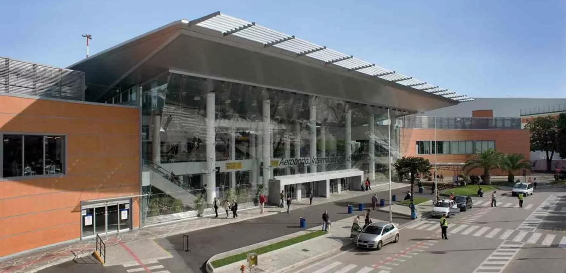 Napoli. Aeroporto, boom di passeggeri: il Comune aumenta le corse Alibus e intensifica i controlli sulla viabilità