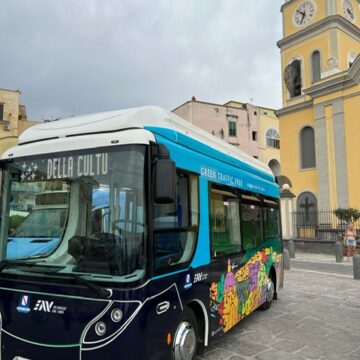 Procida Green Traffic Free – Presentato il primo bus elettrico nel TPL Campania
