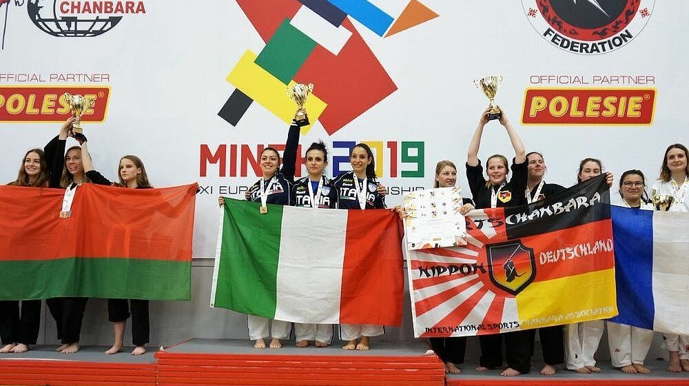 chanbara Napoli. Nazionale Italia Sport Chanbara domina gli Europei con atleti partenopei e campani. Premiazione a Palazzo San Giacomo