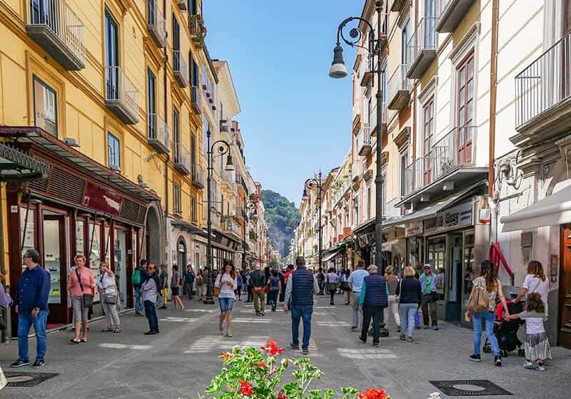 Sorrento. Stasera parte “St. Javelin”, la mostra fotografica di Julia Krahn