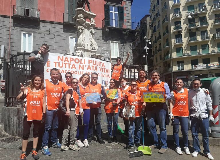 lisa Napoli. La Wau e Fastweb ripuliscono un’ importante arteria del centro storico: Via Monteoliveto. Senso civico e amore per la città