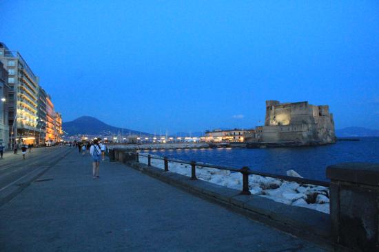 lu Napoli. Torna dopo la pandemia la Caracciolo Gold Run 2022: la competizione agonistica sul lungomare più amata dai podisti