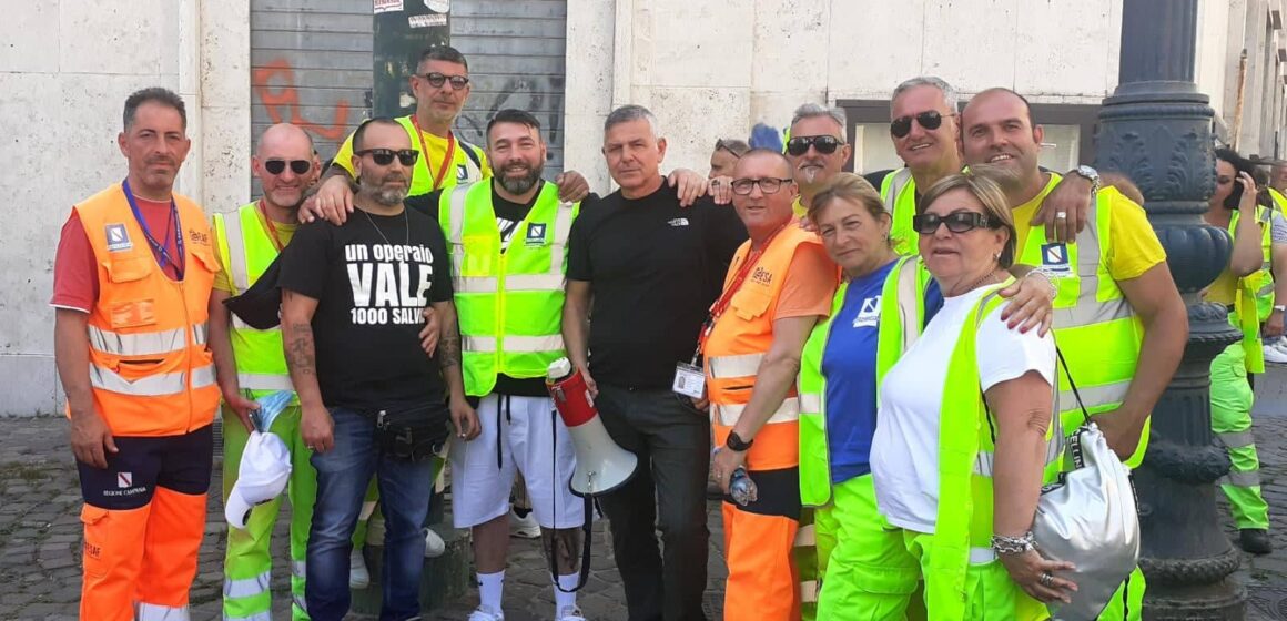 Napoli. Manutenzione Stradale, lavoratori  e sindacati manifestano per il rinnovo dei contratti a tempo indeterminato