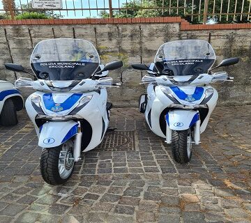 Ercolano. Consegnati due scooter alla Polizia Municipale, acquistati con i proventi delle contravvenzioni stradali