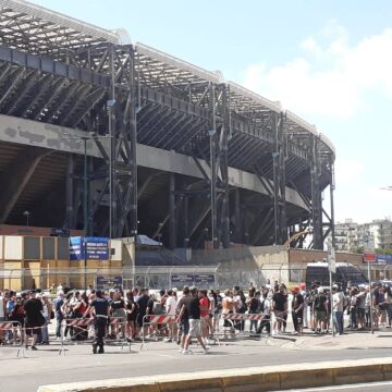 Stadio Maradona. Parcheggiatori abusivi e ambulanti sanzionati dalla Polizia locale in occasione della partita Napoli – Torino
