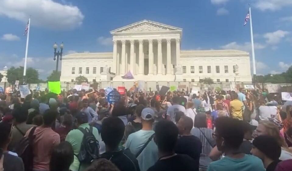 america L’Abrogazione sul diritto all’aborto è una questione che non ha sesso