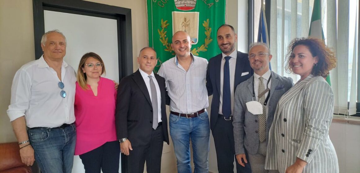 m5s a volla Volla. Caserma dei Carabinieri “sotto sfratto”, i vertici parlamentarI del M5S in città a difesa del presidio di legalità