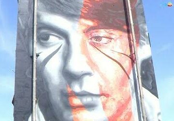 safe_image Napoli. Inaugurato a Scampia il murale dedicato a Fabrizio De Andrè. Presente Dori Ghezzi