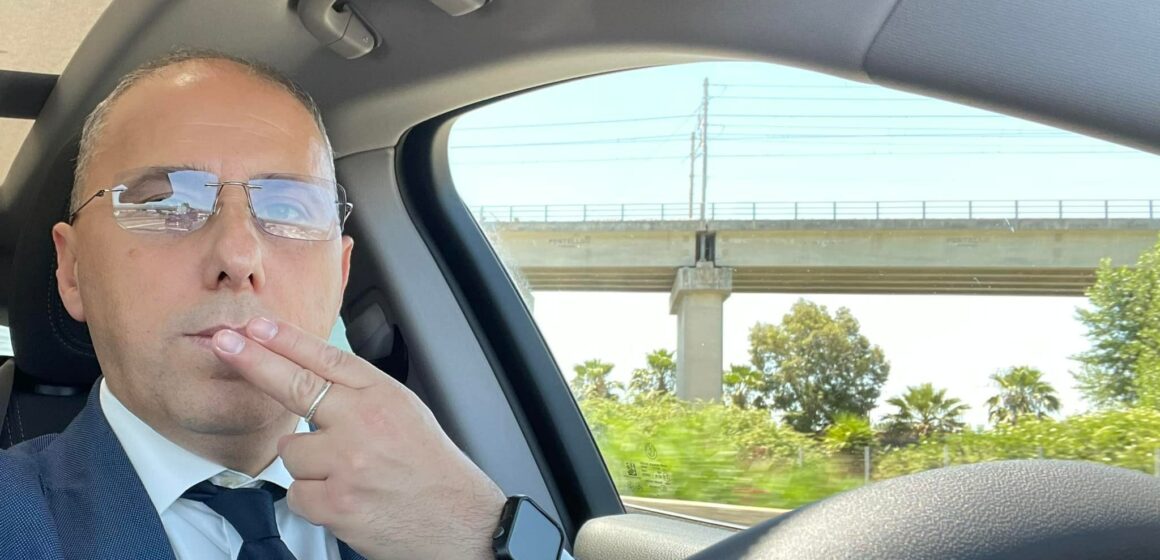 Di Maio vs dirigenti M5S, il senatore Vaccaro: dirigenti inadeguati e corpi estranei al partito. Vi mando un bacio