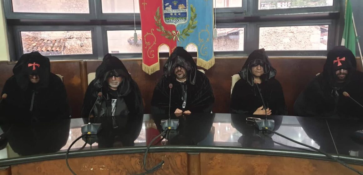 Musica. The Knights Templar, la band che ritorna con la sua versione di ‘Sinuè’. Il classico brano di Tony Esposito si ammanta di mistero