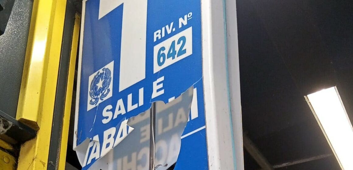 tabacchi metro chiaiano-2 Napoli. L’assessore De Iesu a Chiaiano al presidio in ricordo di Ulderico Esposito, tabbaccaio ucciso da un nigeriano