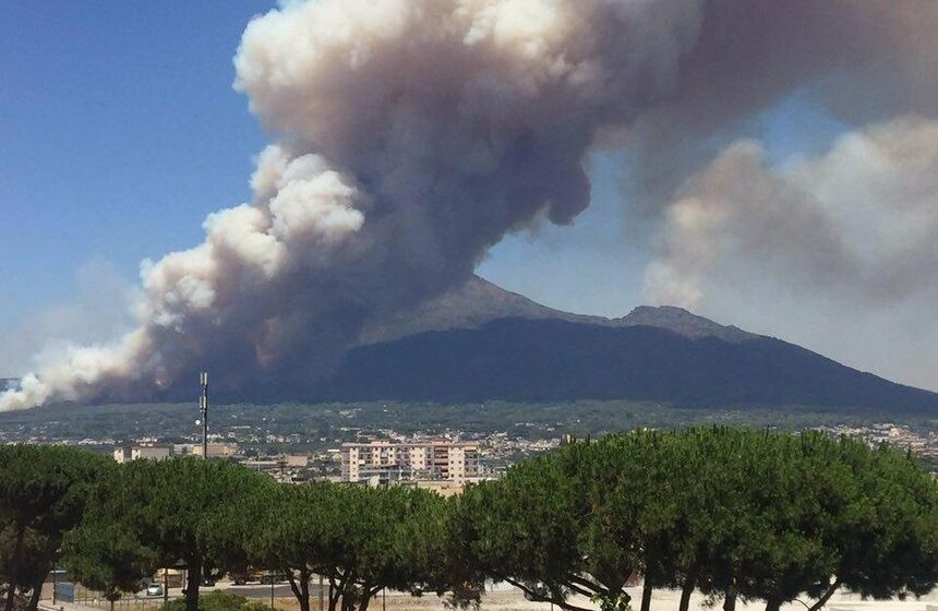 ves Regione Campania. Protezione Civile, approvato Piano Antincendio boschivo 2022-2024, Stanziati 19 milioni di euro per quest’anno. Ruolo strategico per i volontari formati