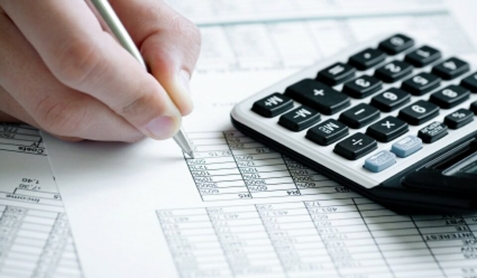 bilancio Cercola. Buco di 2,5 milioni di euro nel bilancio comunale, rischio aumento a 3.2 milioni. L’ex sindaco Fiengo certificò il falso?