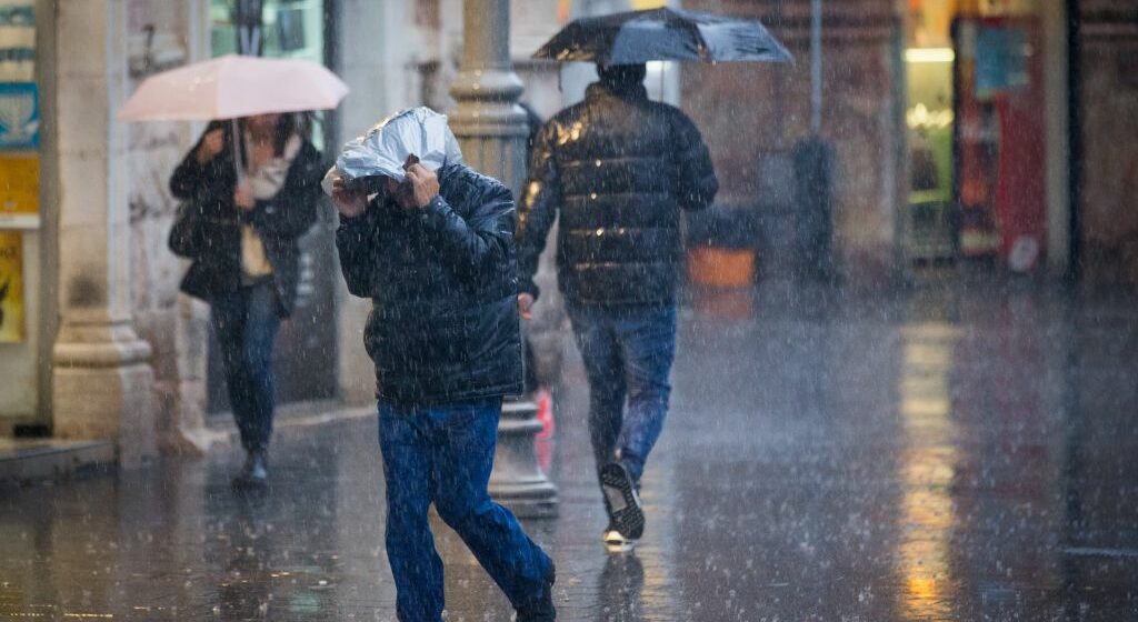 Tregua al grande caldo in Campania. Allerta meteo  gialla  dalle 20.00 del 7 luglio alle 14.00 dell’ 8 luglio.