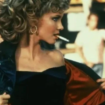 Lutto nel mondo del Cinema. Addio alla “Sandy” del film  “Grease”. Olivia Newton John è scomparsa all’ età di 73 anni
