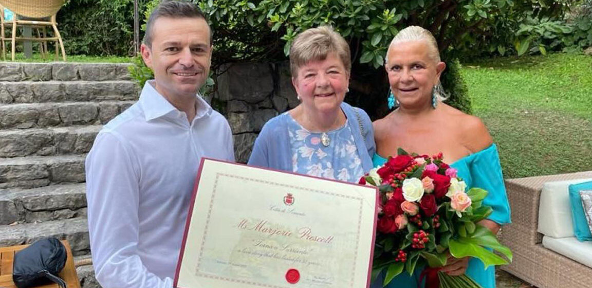 sin ok Da 50 anni in vacanza a Sorrento, premiata turista inglese