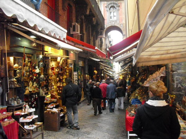 San-Gregorio-Armeno Napoli. Senso unico a San Gregorio Armeno, si parte da sabato 3 dicembre