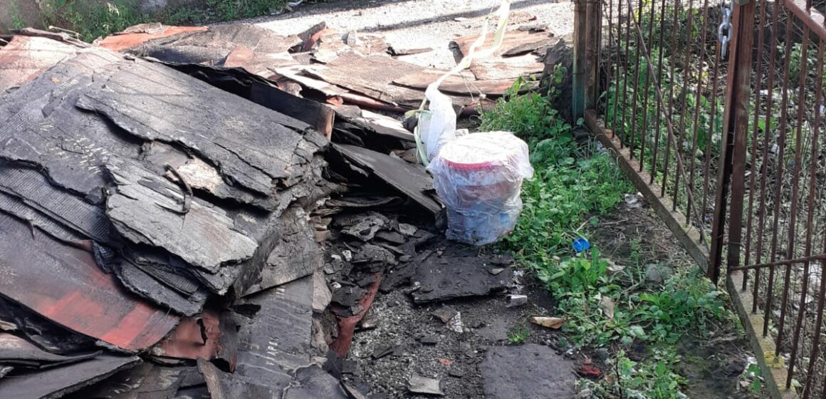 Ercolano. Sversava rifiuti pericolosi in via Vesuvio, denunciato. Il Sindaco: “Criminali che vanno puniti”