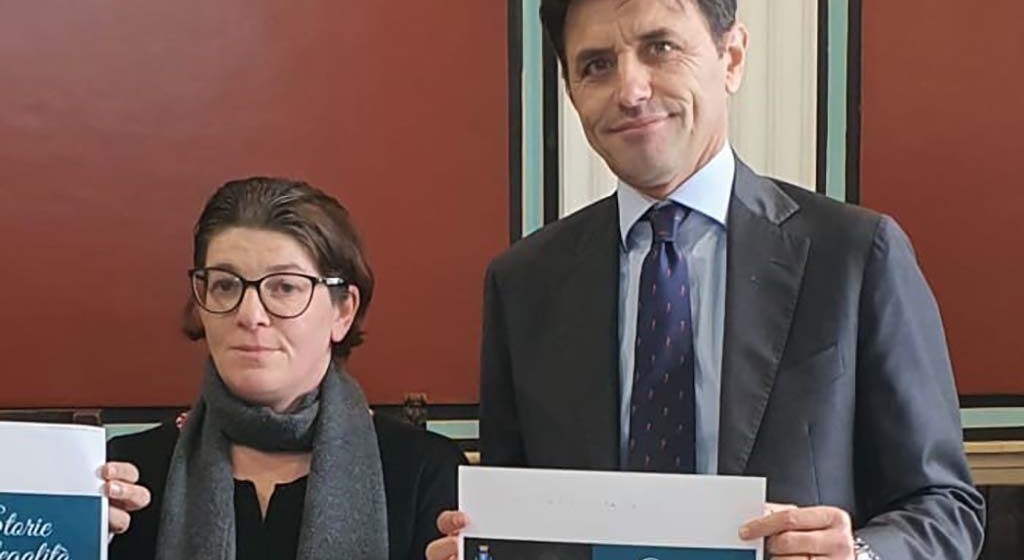 Il sindaco di Ercolano presenta il testo scritto da Agnese, sorella di Salvatore vittima innocente della camorra