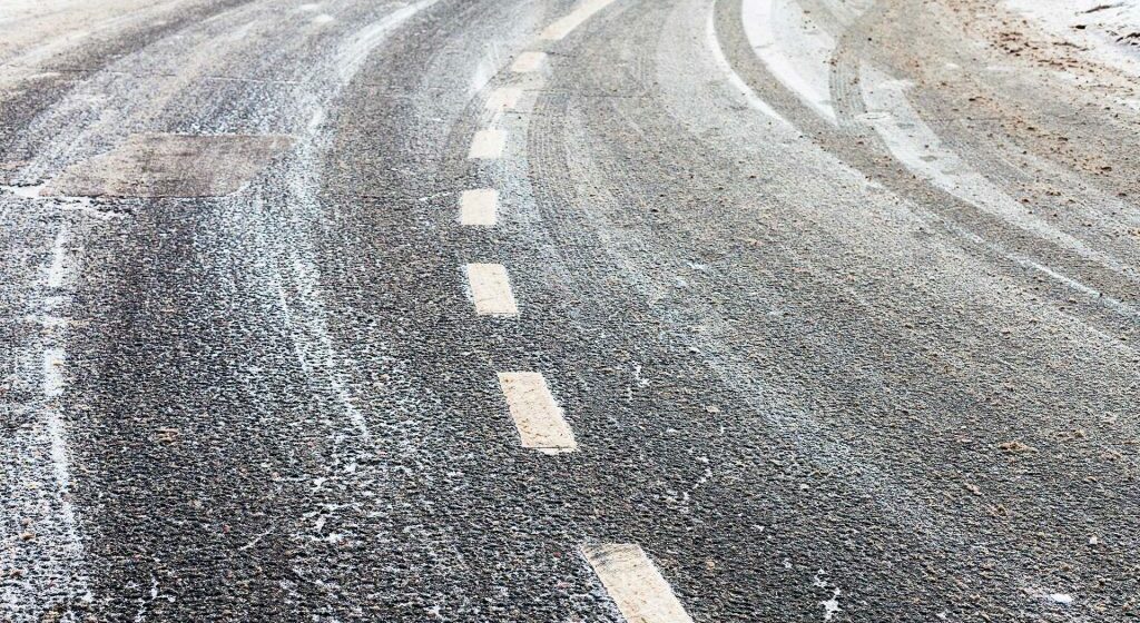 vesuvio ghiaccio Strada S.P. Ercolano -Vesuvio ghiacciata: il 31 gennaio chiuso il Gran Cono del Vesuvio.