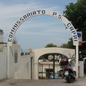 Capri. Sede del Commissariato di Polizia fatiscente, il Cosap scrive al Questore: “Infiltrazioni d’acqua e cadono calcinacci. Si intervenga!”
