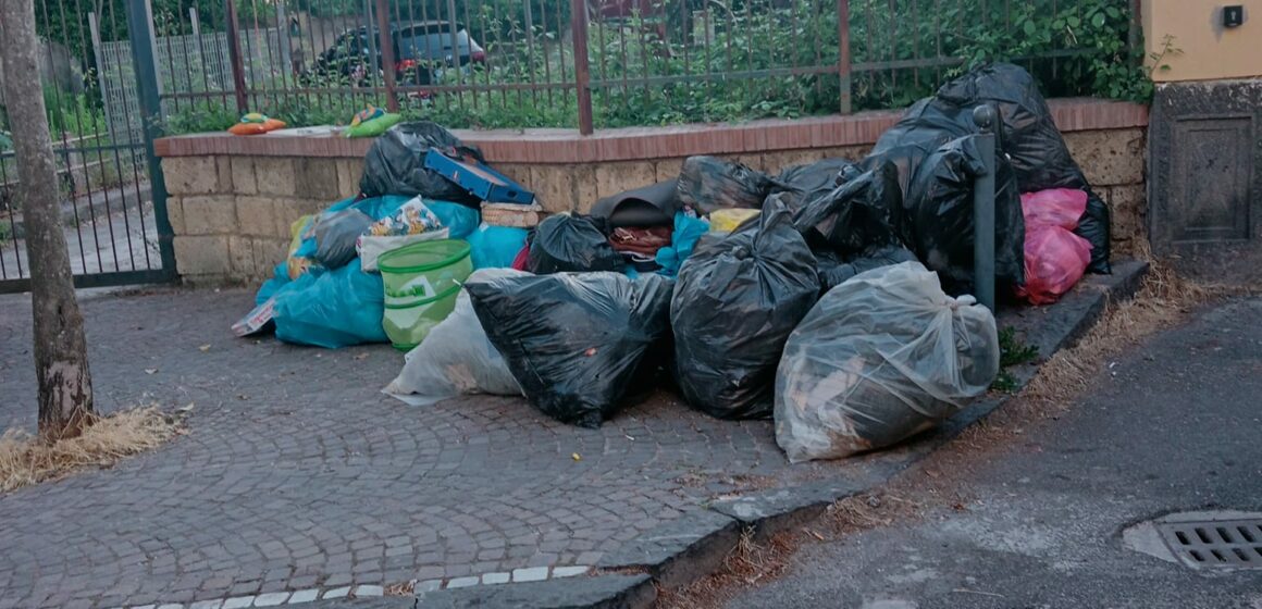 spazza cercola Cercola. Pasticcio Tari, appena 50€ annui di diminuzione in bolletta. Mancherebbero all’appello 700.000€: ‘dispersi’ nel bilancio?