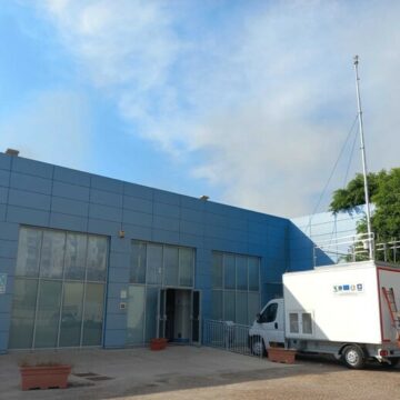 Napoli. Incendio del capannone industriale di sabato notte, ancora in corso monitoraggio per diossina e furani