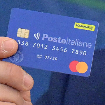 Cercola. Carta “Dedicata a Te”, il comune sbaglia l’avviso e Poste Italiane  va in confusione, esaurite le carte. Si necessita la comunicazione del Municipio a domicilio