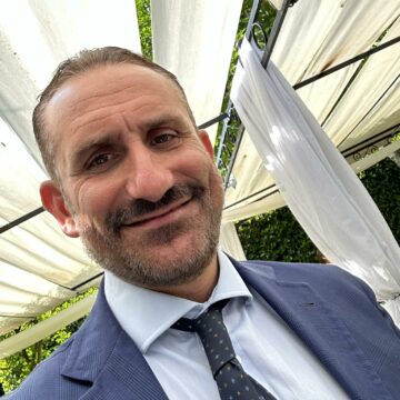 Cercola. Caos rifiuti, uffici comunali collassati ad agosto, presidenza consiliare: l’ex sindaco Fiengo critica Rossi