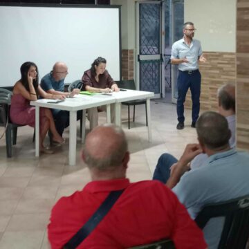 Cercola. Adunata segreta fallita al centro Edilfutura, imbarazzante comizio del sindaco Rossi nel regno decaduto di Mario Paudice