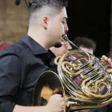 Napoli. 𝗗𝗶 𝘀𝗲𝗿𝗮, 𝗚𝗶𝗼̀ 𝗚𝗶𝗼̀. 𝗟𝗮 𝗺𝘂𝘀𝗶𝗰𝗮 𝗰𝗵𝗲 𝗿𝗲𝘀𝘁𝗮𝟮 𝗼𝘁𝘁𝗼𝗯𝗿𝗲 𝟮𝟬𝟮𝟯, 𝗼𝗿𝗲 𝟮𝟬:𝟯𝟬 𝗮𝗹 𝘁𝗲𝗮𝘁𝗿𝗼 𝗠𝗲𝗿𝗰𝗮𝗱𝗮𝗻𝘁𝗲