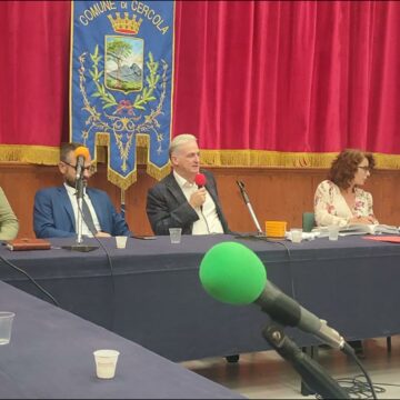 Cercola. Giorgio Esposito,  eletto presidente consiliare. Visone(M5S) e Grillo (Liberi e Forti)  rifiutano ‘scambio’ con posizione critica del voto di bilancio?