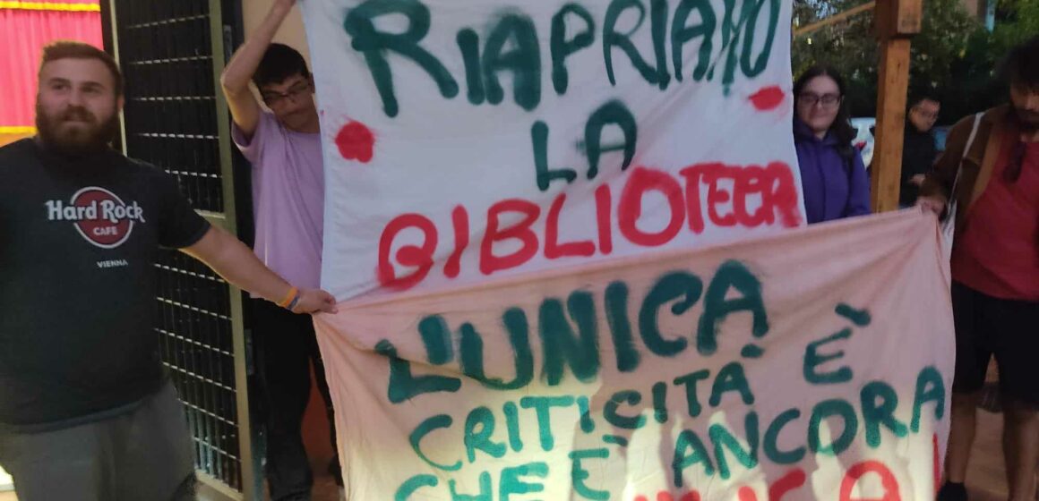 Cercola. Biblioteca Siani, sospeso consiglio comunale. Protesta delle associazioni assegnatarie: “Dateci le chiavi!”