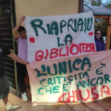 Cercola. Biblioteca Siani, sospeso consiglio comunale. Protesta delle associazioni assegnatarie: “Dateci le chiavi!”