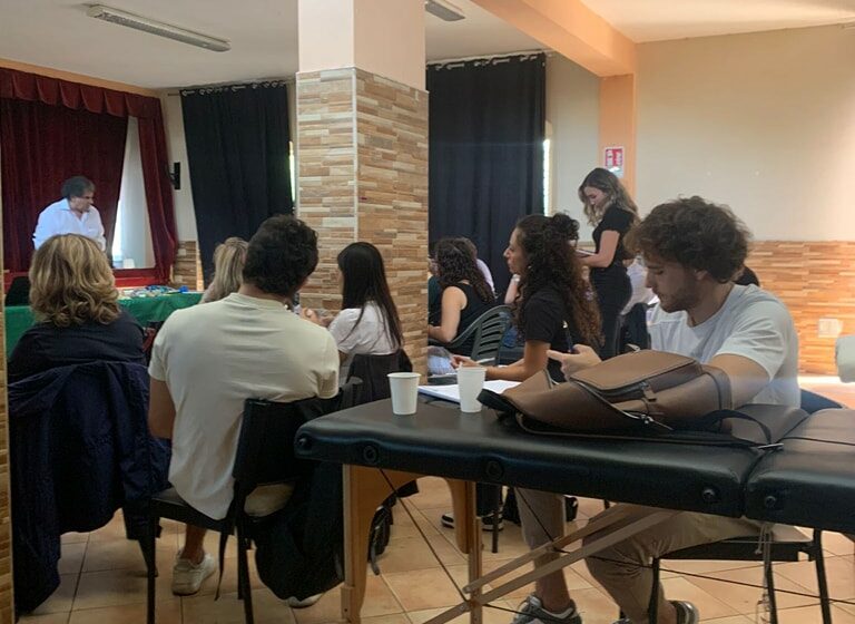 FORMAZIONE EDILFUTURA LINFODRENAGGIO Cercola. Disastro Centro Sociale Edilfutura, chiuso agli anziani. Aperto per business sanitari privati e per i comizi del sindaco.