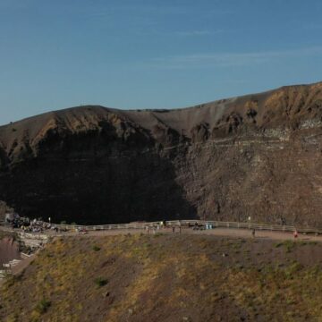 Vesuvio. Riapre alle visite il sentiero n. 5 “Il Gran Cono”. Fu chiuso il 23 settembre, il maltempo rese impercorribile l’ascesa al vulcano