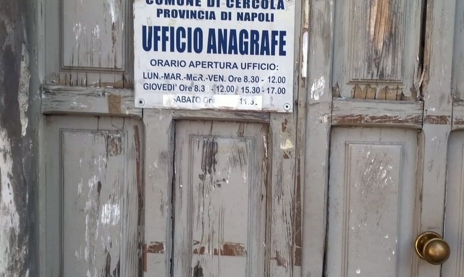 Cercola. Emergenza servizi comunali, collassato l’ufficio anagrafe. Stamattina chiuso e  senza avviso, i cittadini inviperiti