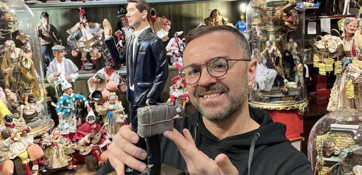 Napoli. E’ realtà la valigia di cartone per Rudi Garcia sul presepe  di San Gregorio Armeno, arriva Mazzarri