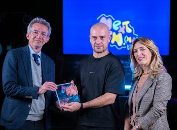 Napoli. Il Sindaco Manfredi e l’Assessore Marciani consegnano a Jago – artista e scultore – il premio Next Generation (NA)