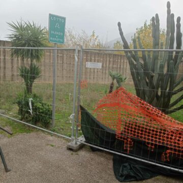 Cimitero consortile. Nuovi loculi, maxi ritardo per inizio  dei lavori. Utenti imbufaliti: “Emergenza sanitaria!”