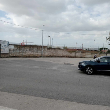 Cercola. “Far West del Tabellone Pubblicitario “, manco il cedimento di un muro ferma la vena illegale degli abusivi. Nessun controllo palesato