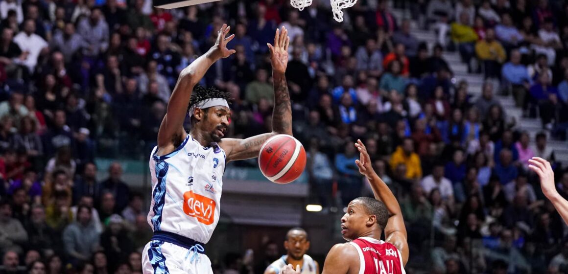 Basket. La Generazione Vincente Napoli vince la Coppa Italia a Torino. Sconfitta l’Olimpia Milano